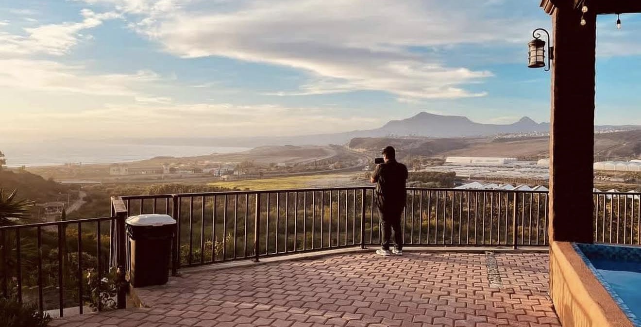 Atardecer con vista al mar desde la terraza del rancho
